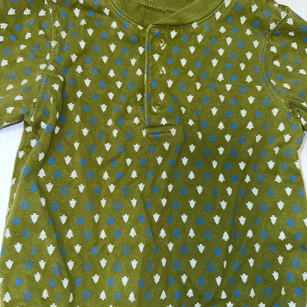 Lot of 2 Baby Boy Gap Ghost Skate Old Navy Christmas Trees 6-12 M Halloween - Picture 5 of 7